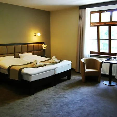 לינה וארוחת בוקר Dwor Spalice & Restaurant Lawendowa Restauracja