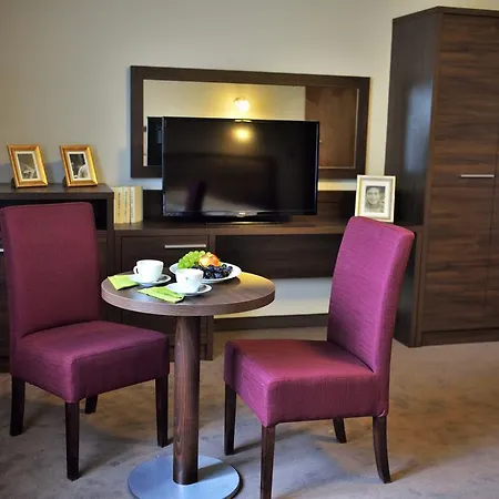 Dwor Spalice & Restaurant Lawendowa Restauracja לינה וארוחת בוקר