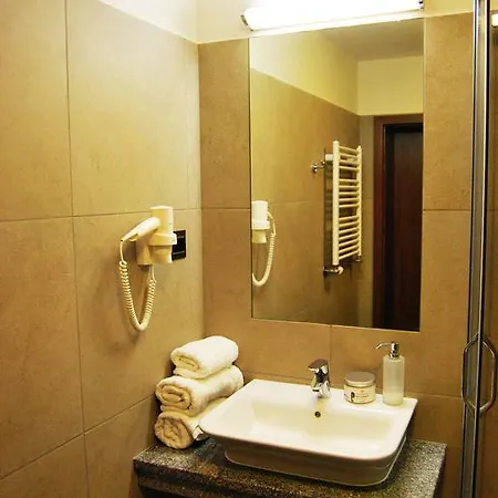 Dwor Spalice & Restaurant Lawendowa Restauracja 4* Oleśnica