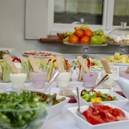 Dwor Spalice & Restaurant Lawendowa Restauracja לינה וארוחת בוקר Oleśnica